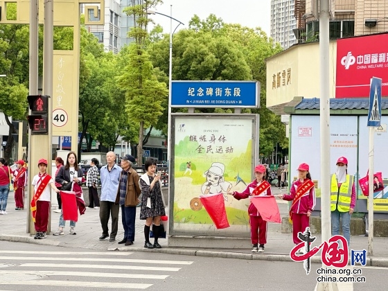 规范出行，传播文明 江油市文化街小学开展阳光小天使志愿者公益活动