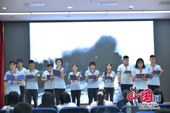 四川師大附中外國語學校舉行初二年級“誦經典”朗誦比賽和初一年級“童心向廉”情景劇比賽