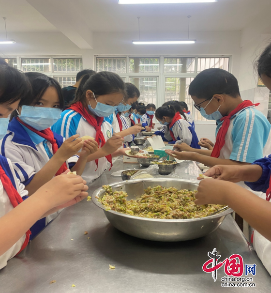 江油市太平二小開展“繼承光榮傳統(tǒng)，弘揚勞動精神”勞動節(jié)主題活動