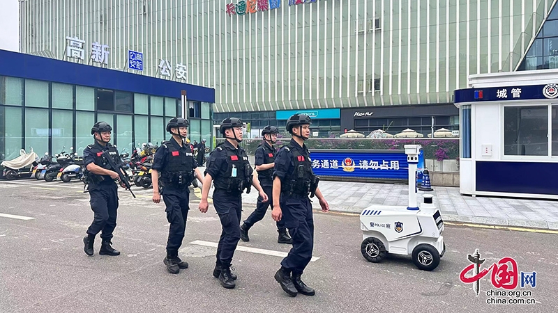 自貢高新區：智慧機器人巡邏車正式“上崗”優化營商環境