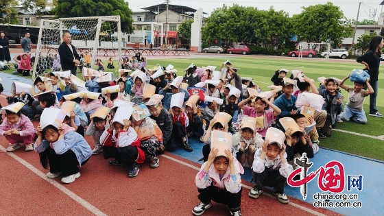 江油市西屏小學(xué)成功舉行防地震緊急疏散演練