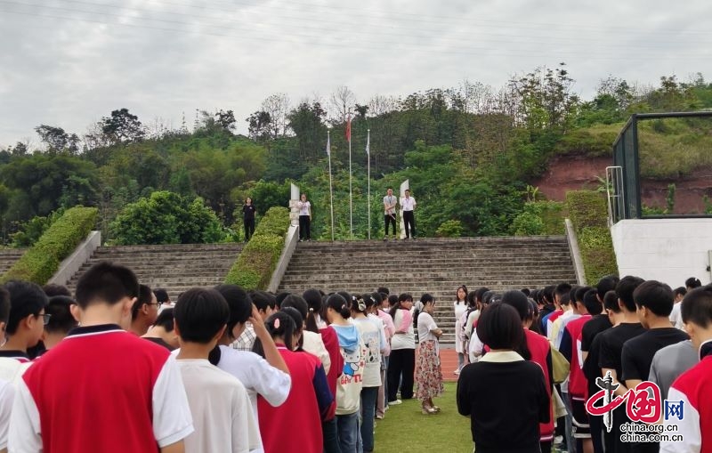 守护生命 从我做起——宜宾三江新区罗龙街道初级中学校开展防灾减灾应急逃生演练