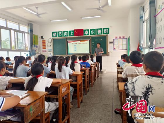 启智润心担使命 送教下乡促均衡 ——骨干教师送教李端镇中心小学校