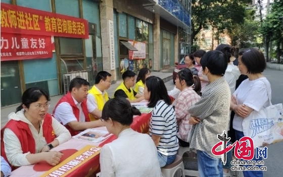 教育咨询＋普法活动，成都市七中育才学校学道分校这场服务活动暖民心