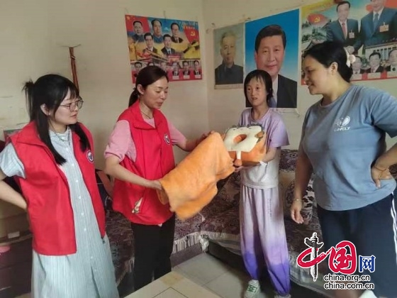 綿陽市安州區(qū)河清鎮(zhèn)迎新小學黨支部開展“黨徽踐諾在一線”主題活動