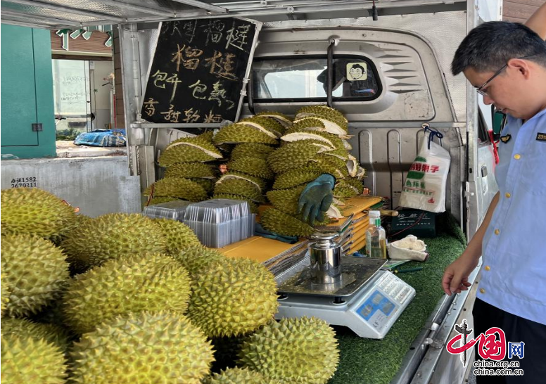 摊贩用“鬼秤” 南充市南部县市场监管局突击检查 绝不姑息