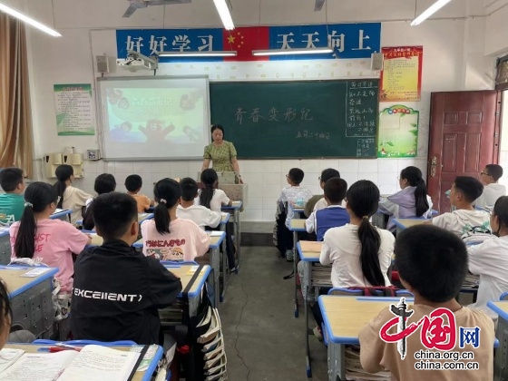 绵阳市梓潼县许州中学举办青少年心理健康教育活动