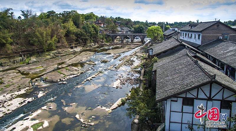 自貢貢井區(qū)艾葉古鎮(zhèn)井鹽天車工藝館傳承匠心工藝