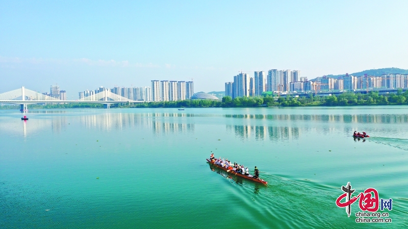 龍舟隊(duì)伍備戰(zhàn)忙 四川南充市南部縣將于6月10日舉行龍舟賽