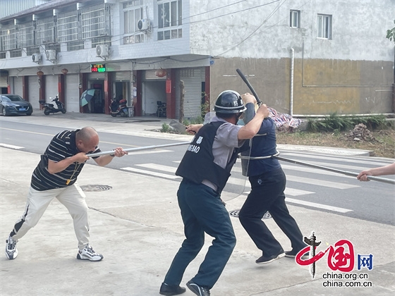 綿陽(yáng)市梓潼縣臥龍鎮(zhèn)小學(xué)校開(kāi)展防暴演練活動(dòng)