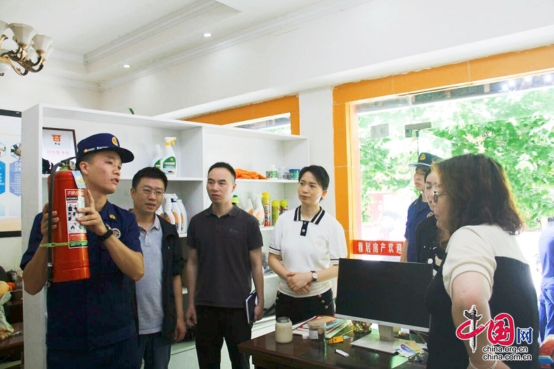 華鎣市煙草專賣局（分公司）：安全伴經營 讓客戶更滿意 我們在行動