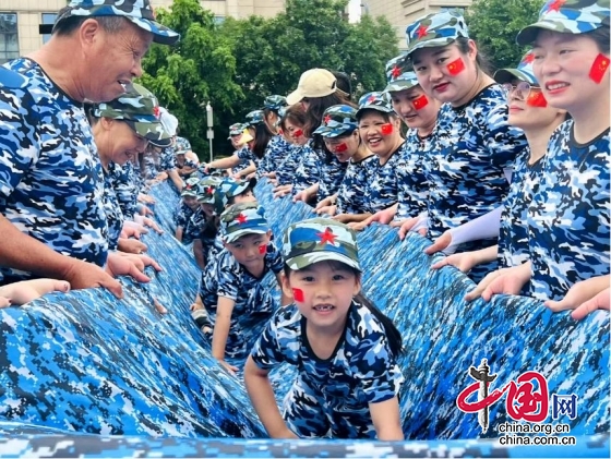 瀘州市江陽區(qū)泰安街道中心幼兒園舉行“致敬海陸空 親子齊運(yùn)動(dòng)”主題運(yùn)動(dòng)會(huì)