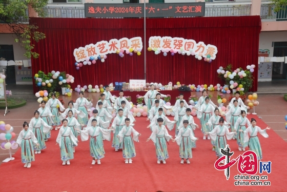 江油市三合鎮(zhèn)逸夫小學(xué)開(kāi)展慶“六一”文藝匯演暨入隊(duì)儀式