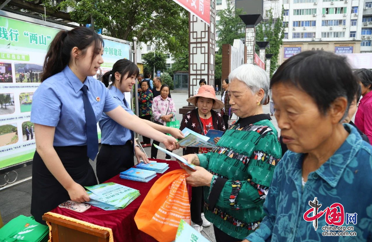 四川南充閬中市檢察院開展“六五”世界環(huán)境日公益訴訟主題宣傳活動