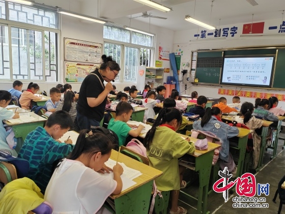 江油市青蓮小學數學備課組舉辦校本研修活動