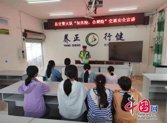 绵阳市盐亭县大联小学开展“知危险 会避险”交通安全知识进校园活动