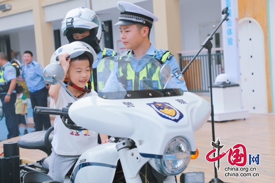 綿陽市安州交警走進沙汀實驗幼兒園開展交通安全主題宣講活動