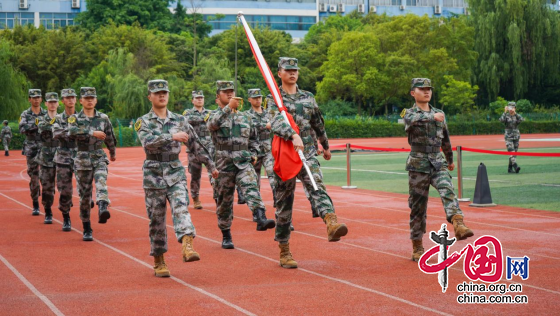 四川托普學院國旗護衛隊在2024年四川省高校國旗護衛隊會操比武活動中榮獲三等獎