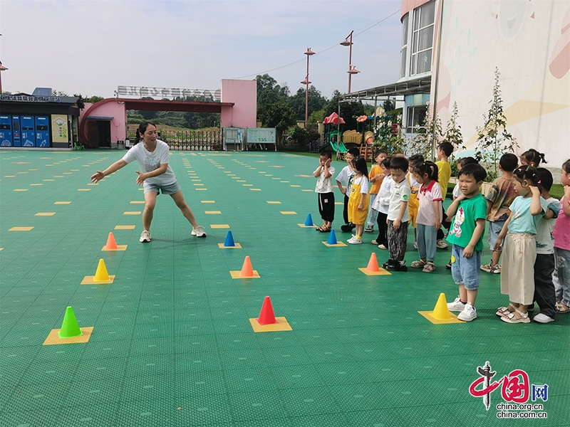 瀘州市分水嶺鎮中心幼兒園開展健康領域公開課展評活動