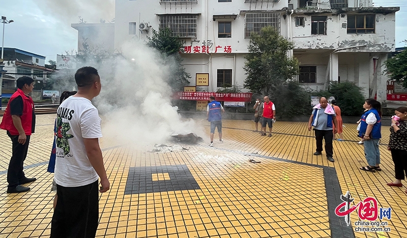 自贡市沿滩区富全镇举办消防应急演练 提升群众安全意识