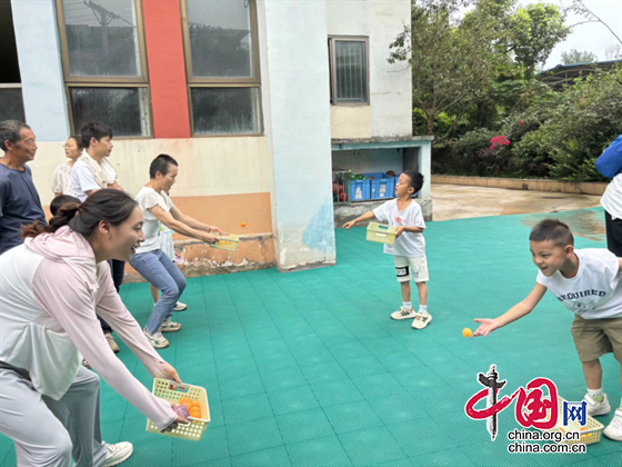 瀘州市江陽區(qū)方山鎮(zhèn)中心幼兒園舉行“童心樂運動”親子運動會