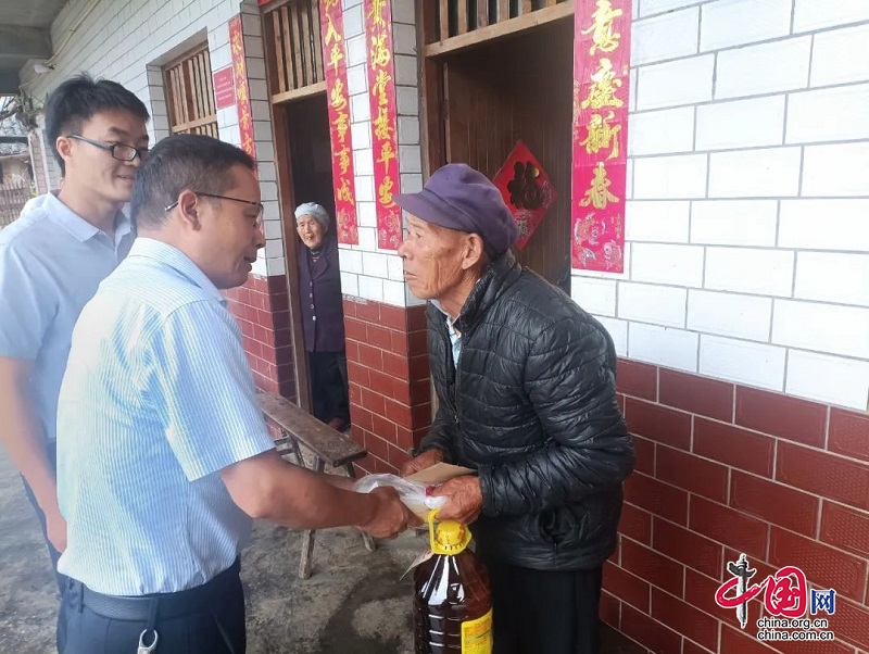 广安市自然资源和规划局赴帮扶村开展“七一”走访慰问活动