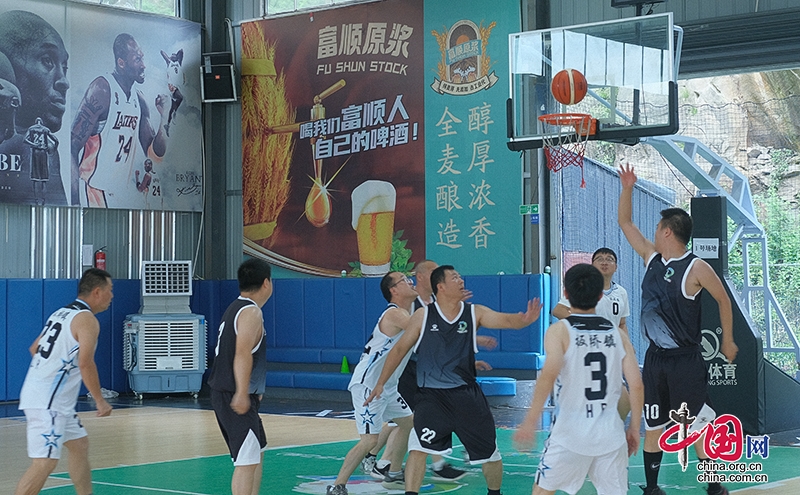 自貢市富順縣2024年“沁月杯”全民健身職工籃球賽熱烈開賽