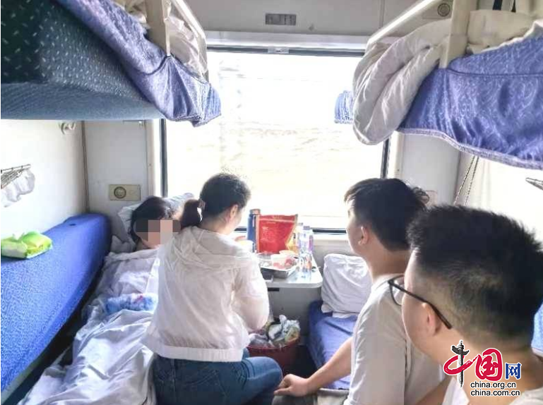 旅客突發疾病 川北醫學院學生火車上緊急救人｜看見正能量