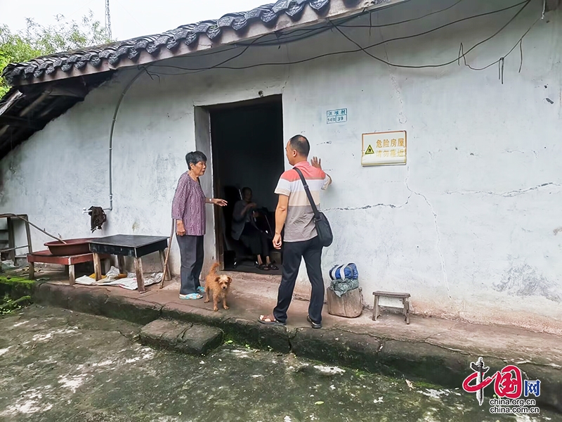 自貢市沿灘區(qū)沿灘鎮(zhèn)筑牢防汛“安全堤” 確保人民群眾生命財(cái)產(chǎn)安全