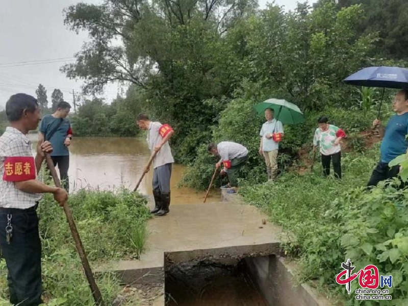 劍閣縣龍源鎮：聞訊而動全力以赴防汛搶險