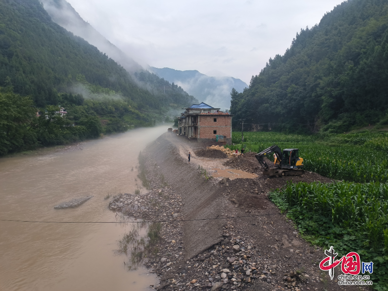 “汛”速出擊 筑牢安全“堤”