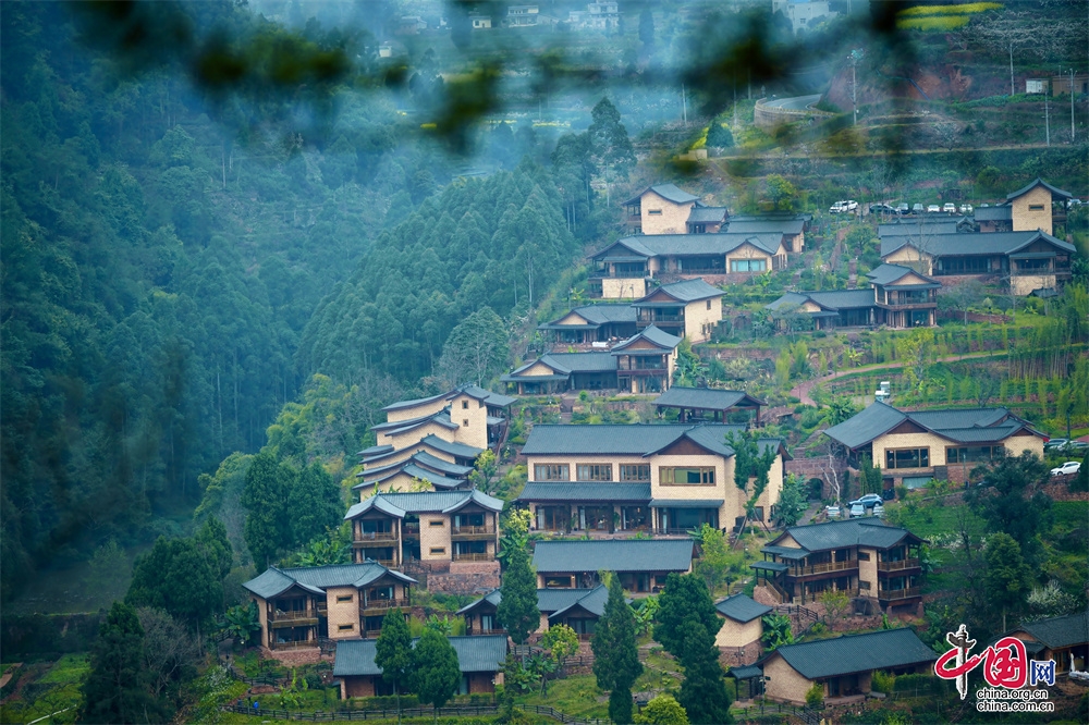 Condado de Danleng,Sichuan:Casas rurales en auge,un refugio fresco en verano