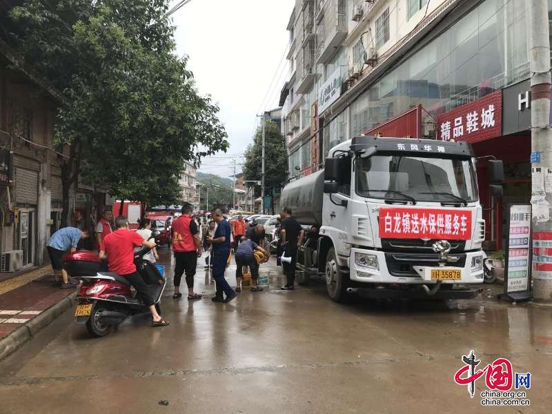 劍閣縣白龍鎮(zhèn)：甘露暖人心 送水傳真情