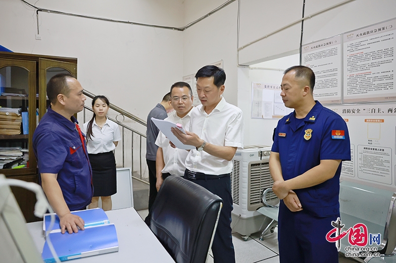 自貢市富順縣委書記楊斌深入重點領域調研督導消防安全工作