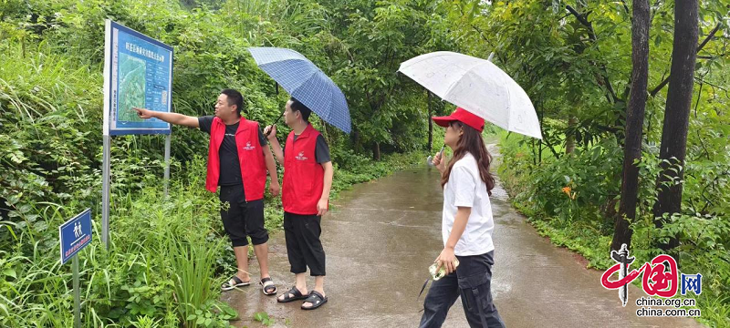 旺苍县：风雨更映党旗红 危急时刻勇冲锋