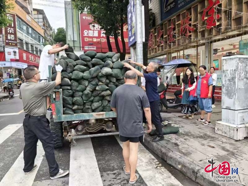 劍閣縣普安鎮(zhèn)：強(qiáng)降雨“汛”猛來襲 備物資處亂不驚