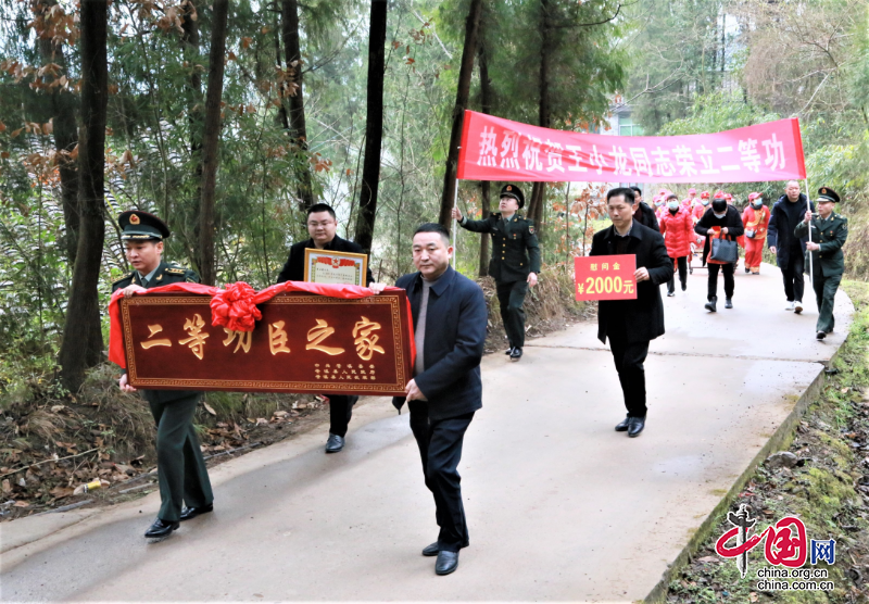 蒼溪縣：梨鄉(xiāng)遍開雙擁花