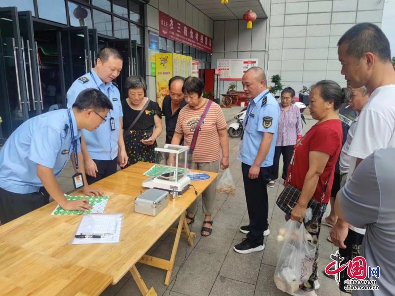 计量小“砝码” 百姓大“民生”——屏山县市场监管局开展手机变“砝码”活动