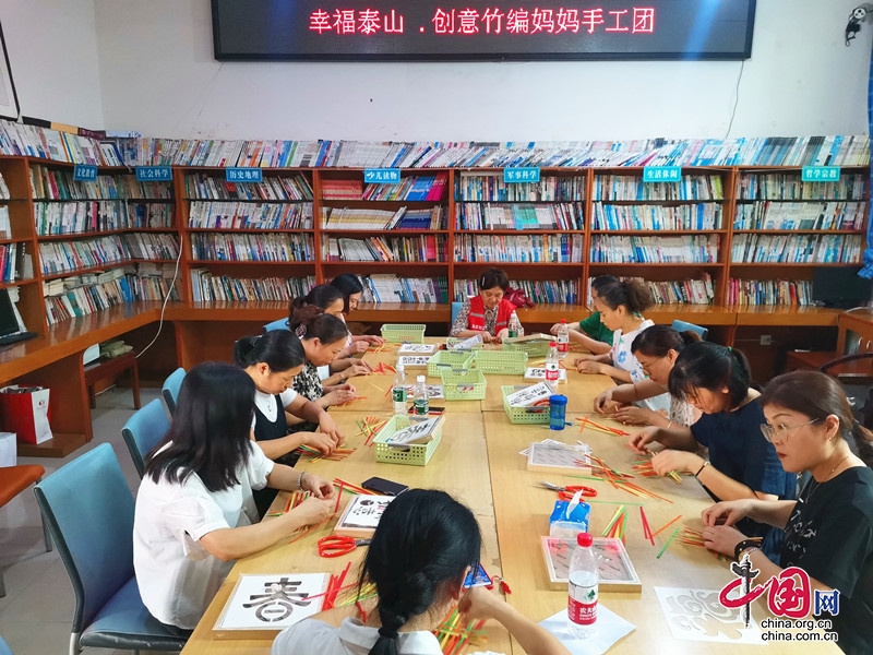 助推非遺文化傳承  德陽(yáng)孝感街道成立“泰山媽媽手工團(tuán)”