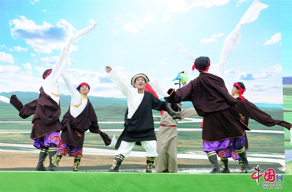 骑着骏马游草原 第七届红原雅克音乐季将于8月开启